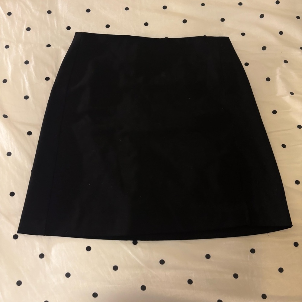 Aritzia Sunday Best Mid-Rise Black Skirt Size 2
